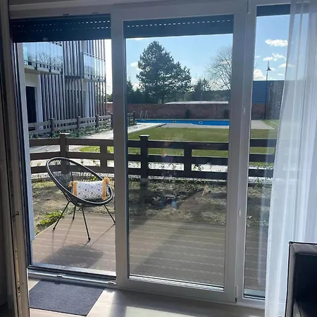 Blue Waves Z Podgrzewanym Basenem Trzęsacz