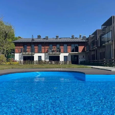 Blue Waves Z Podgrzewanym Basenem Apartamento Trzęsacz