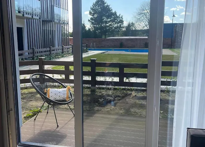 Blue Waves Z Podgrzewanym Basenem Trzęsacz